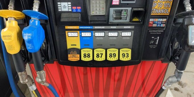 Carburanti, il Consiglio federale boccia il taglio delle accise chiesto da Marchesi e Quadri: ecco perché (e cosa cambia per i benzinai ticinesi)