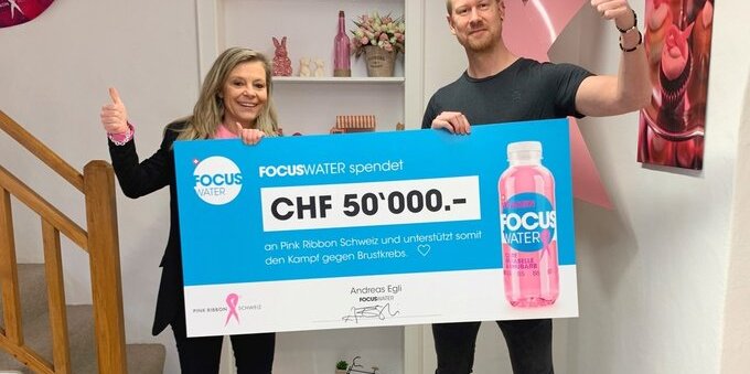 Focuswater dona 50mila franchi per la lotta contro il cancro al seno