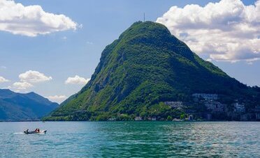 Monte San Giorgio, la montagna dei fossili di 240 milioni di anni: cosa vedere in una gita e quanto costa davvero (dal museo di Meride a 12 CHF)