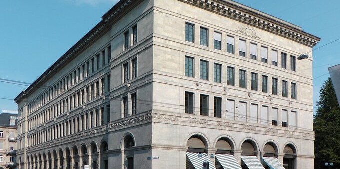 La BNS scopre le carte sul tasso zero: i 5 punti del verbale di giugno che toccano ipoteche, risparmi e vacanze in Ticino