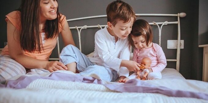 I bambini di oggi saranno adulti più empatici grazie alle bambole. Ecco perché