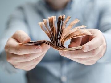 L'inflazione riduce il potere d'acquisto. Ma non per le donne