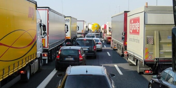 Trasporto transfrontaliero, al via le le consultazioni per la sicurezza stradale