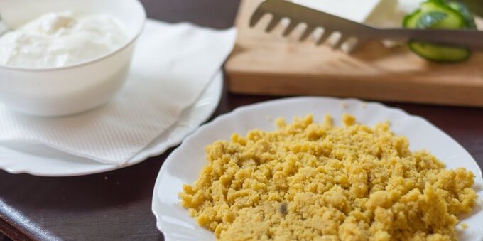 I 5 grotti del Ticino dove si mangia davvero la tradizione: gli indirizzi per la bella stagione 2026 (e quanto si spende per una polenta sotto i castagni)