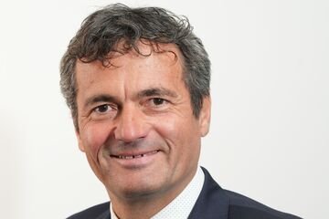 Quinto rialzo dei tassi di interesse nel giro di un anno. Rudolf Minsch, economiesuisse: «L'economia svizzera è solida»
