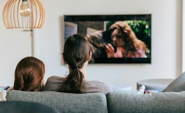 Canone radio-TV, dal 2027 si paga meno: la SERAFE scende da 335 a 312 franchi (e a 300 dal 2029), ma c'è chi può azzerarlo del tutto