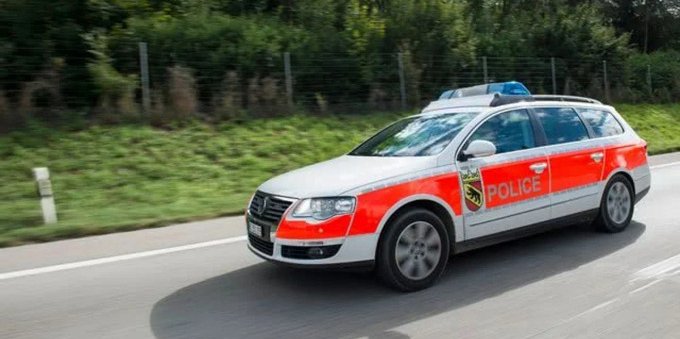 Incidente stradale mortale: due automobili coinvolte in un incendio sull'autostrada