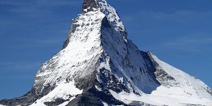 Svizzera si sciolgono i ghiacciai ed emergono resti umani e relitti dimenticati