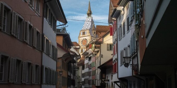 MiCA, otto gruppi cripto svizzeri sbarcano nell'UE passando dal Liechtenstein: da uno a trenta mercati in pochi mesi