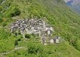 Corippo, il borgo più piccolo della Svizzera diventato albergo: come 6 milioni di franchi hanno riportato gli ospiti in un villaggio di 800 anni (e quanto costa dormirci)