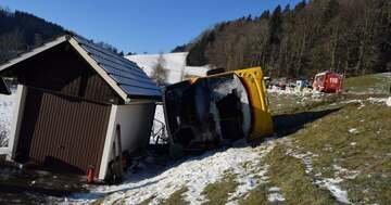 Un incidente tragico coinvolge un uomo a Herisau: il bus si muove da solo e lo travolge