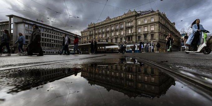Ristrutturazione storica a Paradeplatz: Credit Suisse e UBS cambiano volto a Zurigo