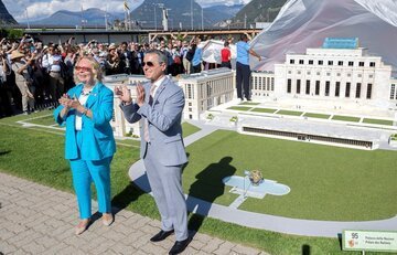 Per i 20 anni della Svizzera nell'ONU, Cassis inaugura un modello del Palazzo delle Nazioni a Melide