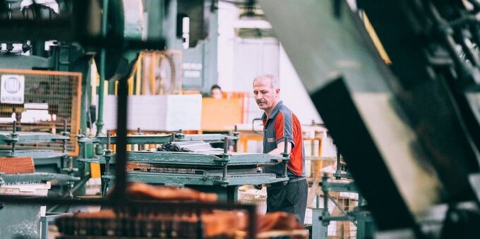 Lavoro ridotto esteso a 24 mesi: cosa possono fare dal 1° agosto le aziende ticinesi colpite dai dazi USA (e i loro dipendenti)