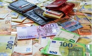 Salari fermi dal 2016 e cassa malati che pesa oltre il 10%: la forbice svizzera si riallarga e il ceto medio è tra i più spremuti
