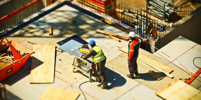 Prime aperture tra lavoratori edili e impresari, ma c'è ancora distanza sugli orari di lavoro