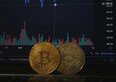Bitcoin torna a 62'000 dollari: 281 milioni di short bruciati e gli ETF tornano a comprare