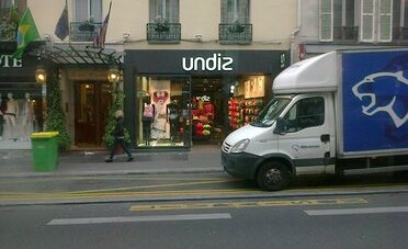 FoxTown di Mendrisio, quanto si risparmia davvero: la guida agli sconti (dal 30 al 70%) e i 5 trucchi per pagare meno