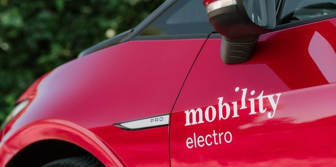 Mobilità sostenibile nei Grigioni, car sharing gratuito per i residenti di St. Moritz