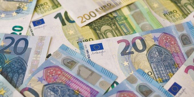 Franco svizzero al massimo sull'euro a metà maggio 2026: 1 EUR vale 0,91 CHF, ecco i 4 effetti concreti sul portafoglio dei ticinesi (spesa, pieno, vacanze, mutuo)