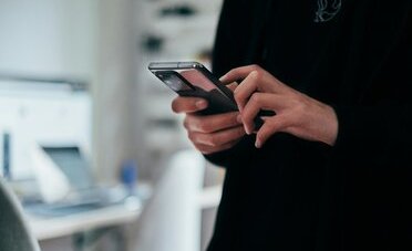 Dal 1° agosto in Svizzera aumenta il telefono: Sunrise, Yallo e Lebara ritoccano i prezzi fino a 2 franchi al mese, ecco come non pagarlo