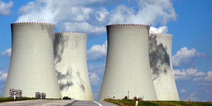Crisi energetica, entro febbraio la Francia riattiva le centrali nucleari spente