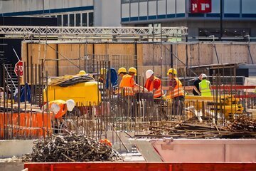 Edilizia: arriva l'accordo tra costruttori e sindacati sul Cnm