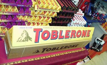 I 5 cioccolatieri ticinesi che vale la pena visitare nel 2026: dalla fabbrica con museo di Caslano alla boutique di Piazza Riforma (e quanto costa davvero un assaggio)