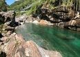 Verzasca, il fiume color smeraldo a mezz'ora da Locarno: cosa vedere in una giornata (e quanto costa davvero, dal posteggio da 12 CHF al salto da 195)
