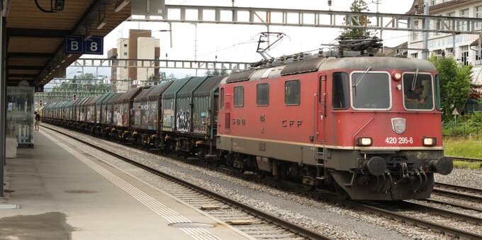 FFS Cargo, 40 posti tagliati in Ticino e quattro punti di servizio chiusi nel Mendrisiotto: cosa cambia dal 13 dicembre 2026 (e perché il governo è preoccupato)