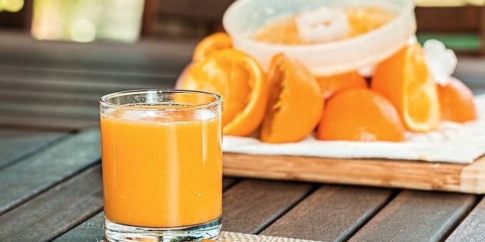 Il maltempo manda in crisi il succo d'arancia negli Usa: prezzi in aumento fino a 3 volte tanto