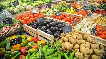 A luglio cala (di poco) il volume del commercio al dettaglio. Ma cresce rispetto al 2022