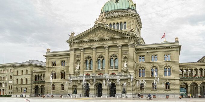 Swissmem, IVA al 9,1% per pagare AVS 13a e armée: il pacchetto in votazione unica e cosa costa al ticinese