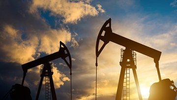 Il prezzo del petrolio corre ai massimi livelli come non accadeva da 7 anni: ecco perché