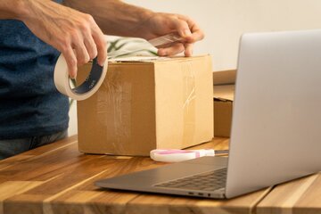 Nuove regole UE sugli imballaggi: fino a 27 registrazioni per vendere nell'Unione, cosa cambia per le PMI e i negozi online svizzeri