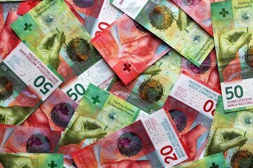 Svizzeri pessimisti sulle proprie finanze. La colpa è della cassa malati