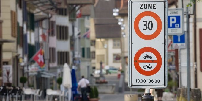 Limite di velocità di 30 km/h: in Svizzera, cittadini tutti contrari, tranne a Lugano