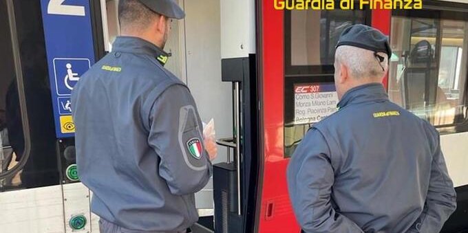Arrestato a Chiasso un ricercato che viaggiava sul treno proveniente dalla Svizzera