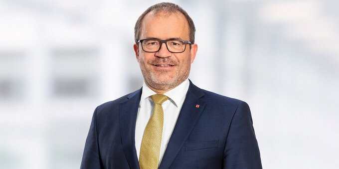 Obwaldner Kantonalbank chiude 2021 con ottimi risultati. Cambio ai vertici