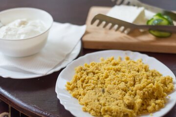 I 5 grotti del Ticino dove si mangia davvero la tradizione: gli indirizzi per la bella stagione 2026 (e quanto si spende per una polenta sotto i castagni)