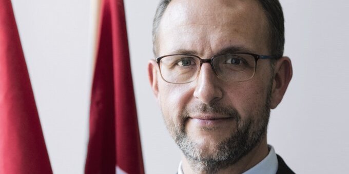 Sgarbi contro Gobbi. Il consigliere di Stato: "Le regole sono regole". Sgarbi: "Incapace di intendere i fatti"