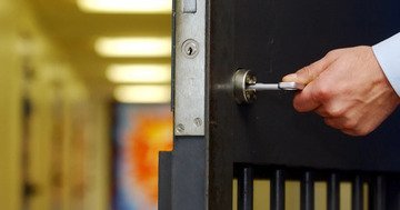 Evoluzione professionale degli agenti di custodia: nuove sfide e responsabilità