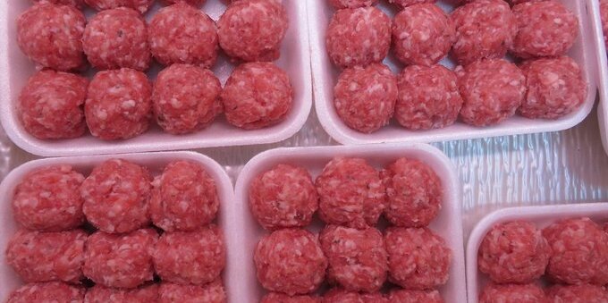 Accordo AELS-Mercosur al voto delle Camere a giugno: cosa cambia per carne e vino sugli scaffali svizzeri (e perché i prezzi non crolleranno)