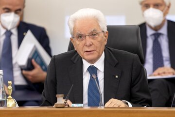 Il presidente italiano Mattarella respinge le dimissioni di Draghi. Il Governo va al voto in Parlamento