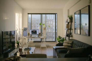 Single in Svizzera: ecco quanto costa di più (dal canone intero all'eredità tassata fino al 35% in Ticino) e le 4 mosse per proteggersi