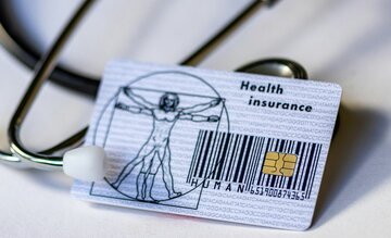 Cassa malati, ultimi giorni per cambiare: la disdetta entro il 30 giugno fa risparmiare già dal 1° luglio (ma occhi aperti, nel 2027 i premi salgono fino al 5%)