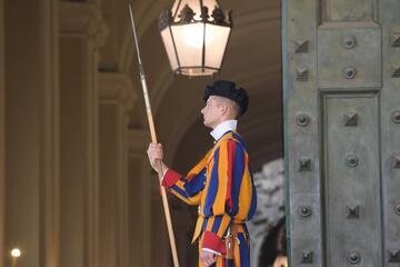 Cassis incontra Papa Francesco in Vaticano. Inaugurata la nuova ambasciata svizzera