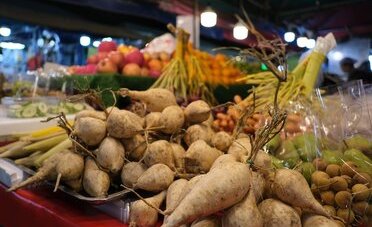 Mercati settimanali del Ticino: dove si fa la spesa vera (e quanto costa davvero un pezzo di formaggio d'alpe)
