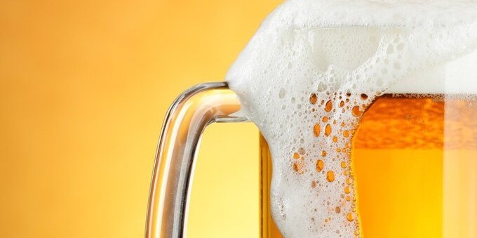 Un mondo più pulito grazie alla birra: l'idea geniale dei ricercatori svizzeri