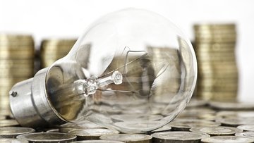 Buone notizie di fine anno: il prezzo dell'elettricità scende, il gas seguirà presto
